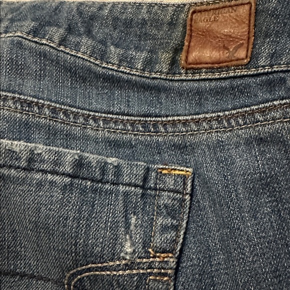 American Eagle Favorite Boyfriend Jeans Distressed Women’s size 8 - Picture 4 of 6